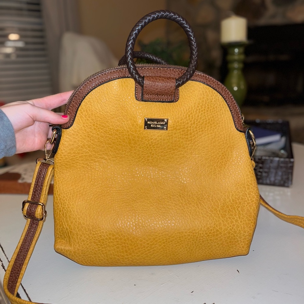 Micheal kors hand bag